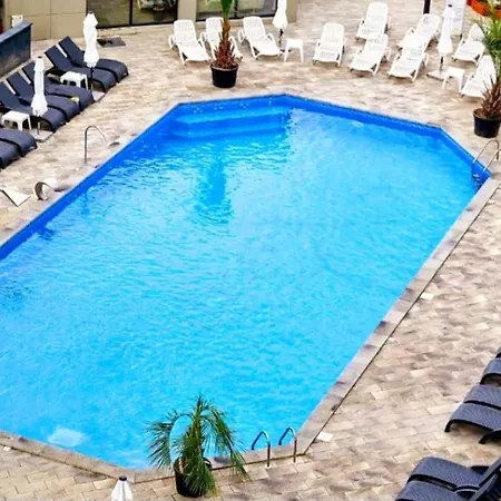 Sunset Breeze - Pool & Langa Mare Apartment Năvodari
