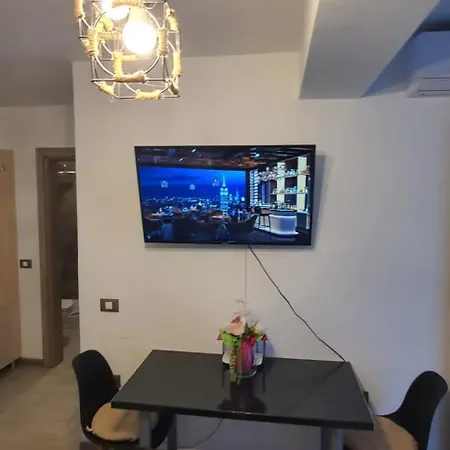 Sunset Breeze - Pool & Langa Mare Apartment Năvodari