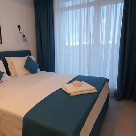 Sunset Breeze - Pool & Langa Mare Apartment