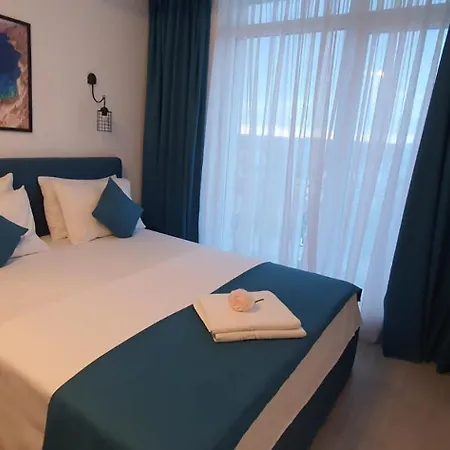 Sunset Breeze - Pool & Langa Mare Apartment *
